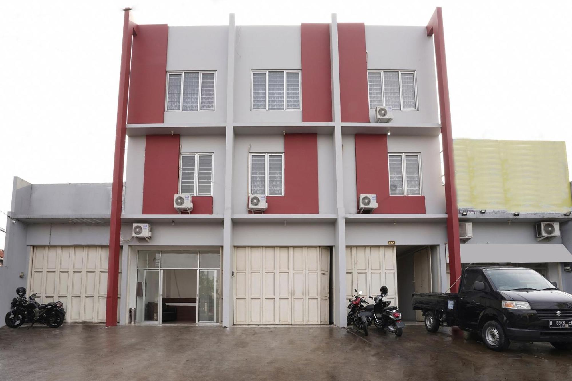 Super Oyo 2183 Cibeureum Residence Bandung Bagian luar foto