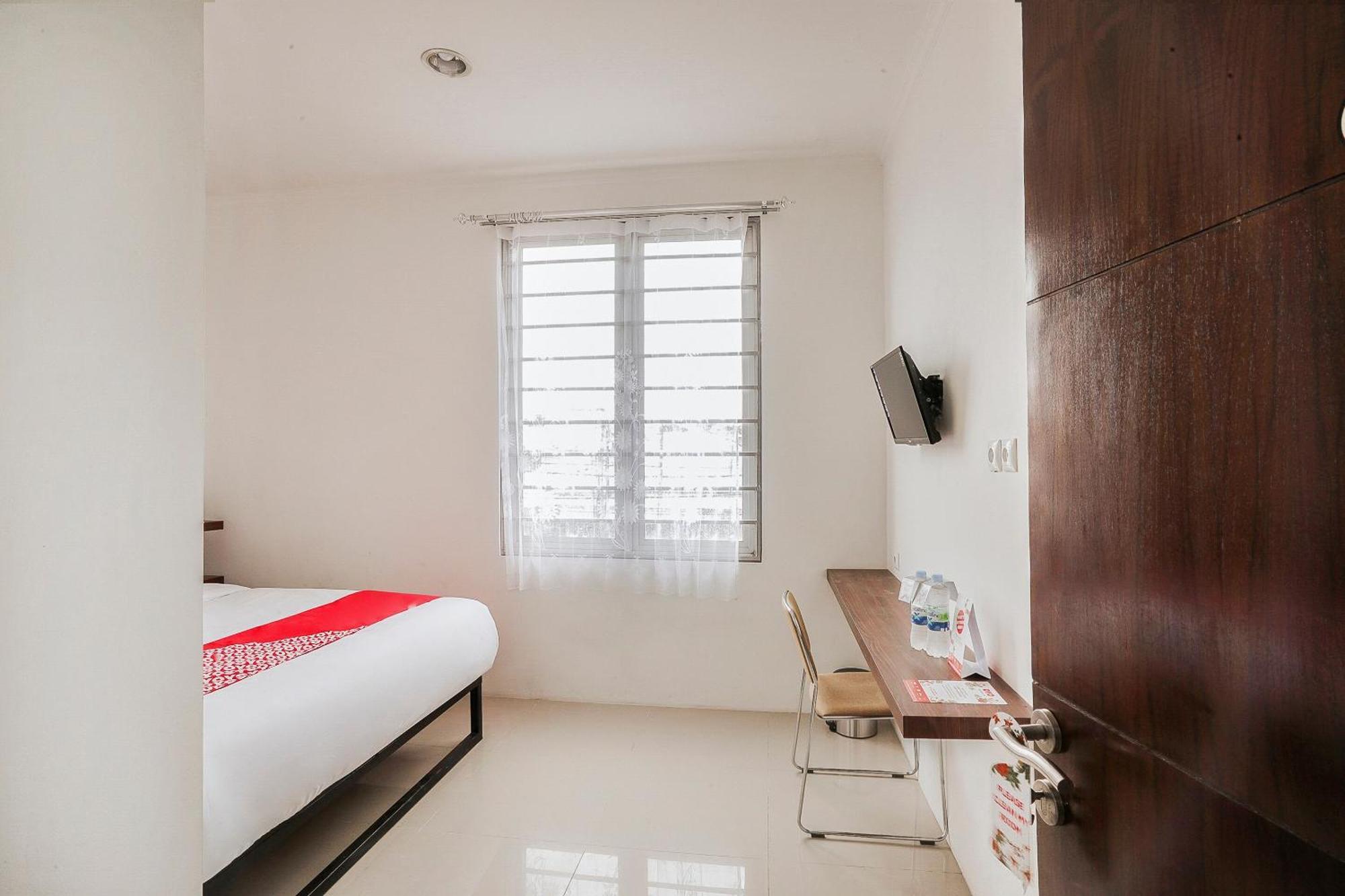 Super Oyo 2183 Cibeureum Residence Bandung Bagian luar foto