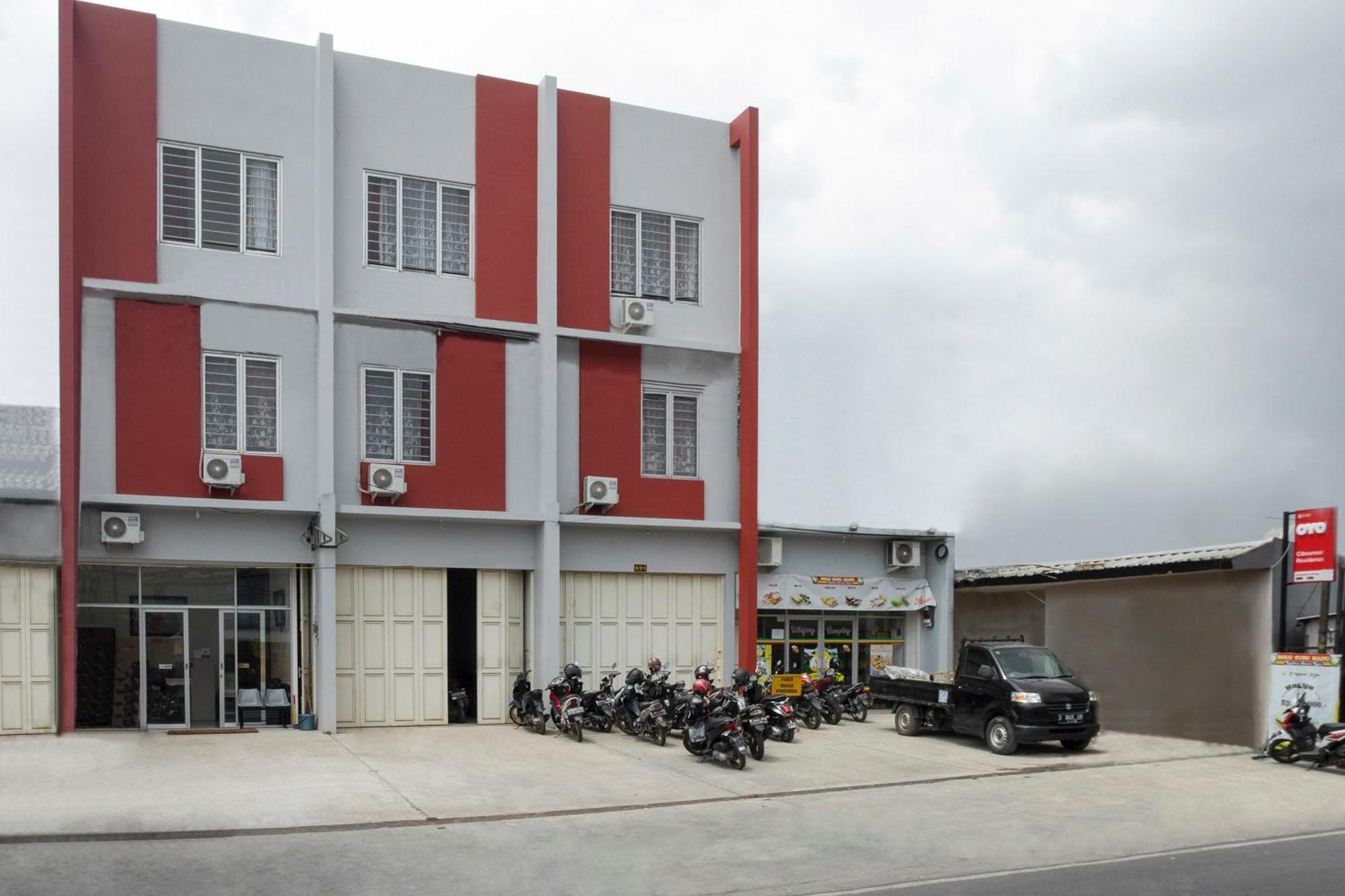 Super Oyo 2183 Cibeureum Residence Bandung Bagian luar foto
